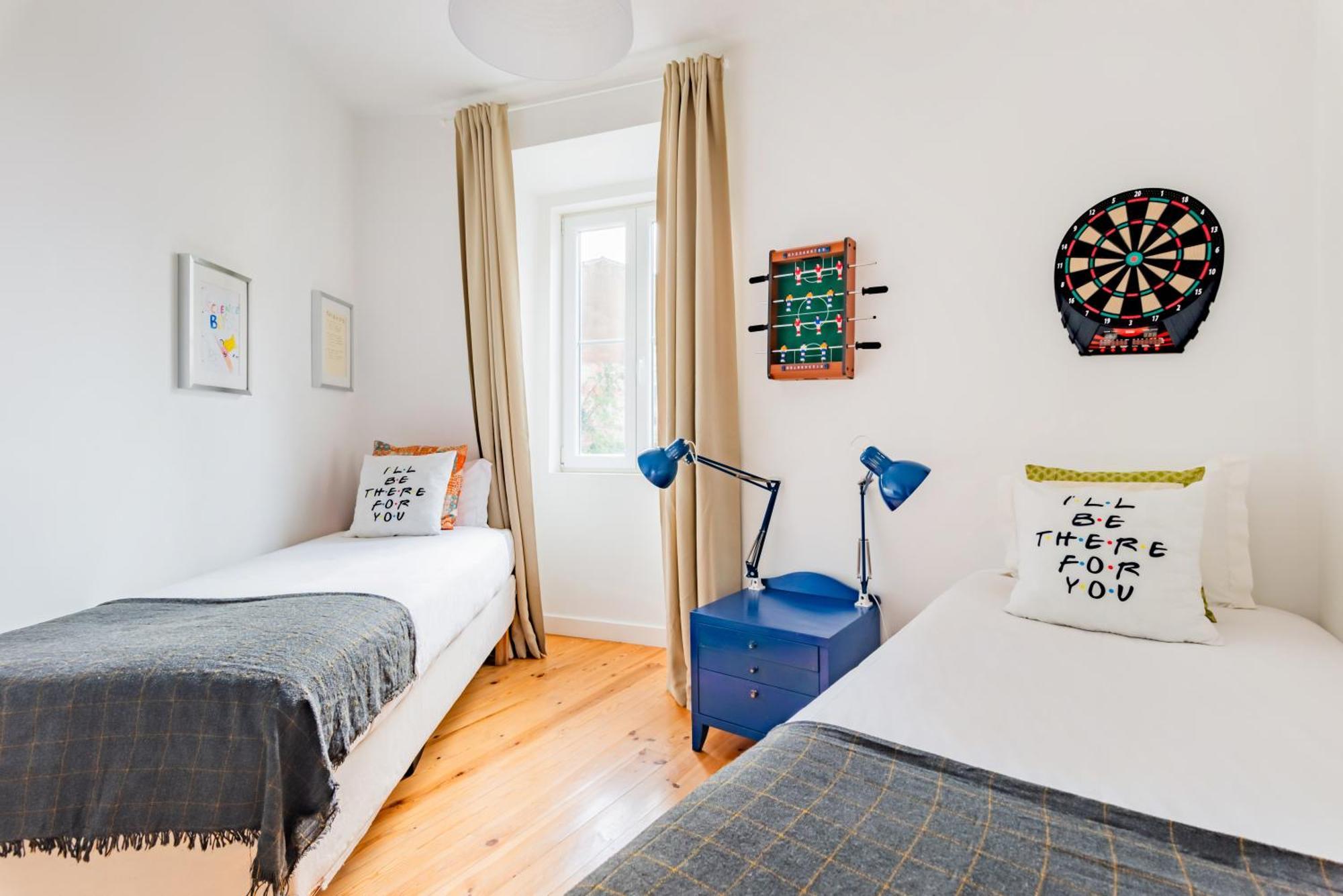 Monica'S Place A Friends' Inspired Apartment Лиссабон Экстерьер фото